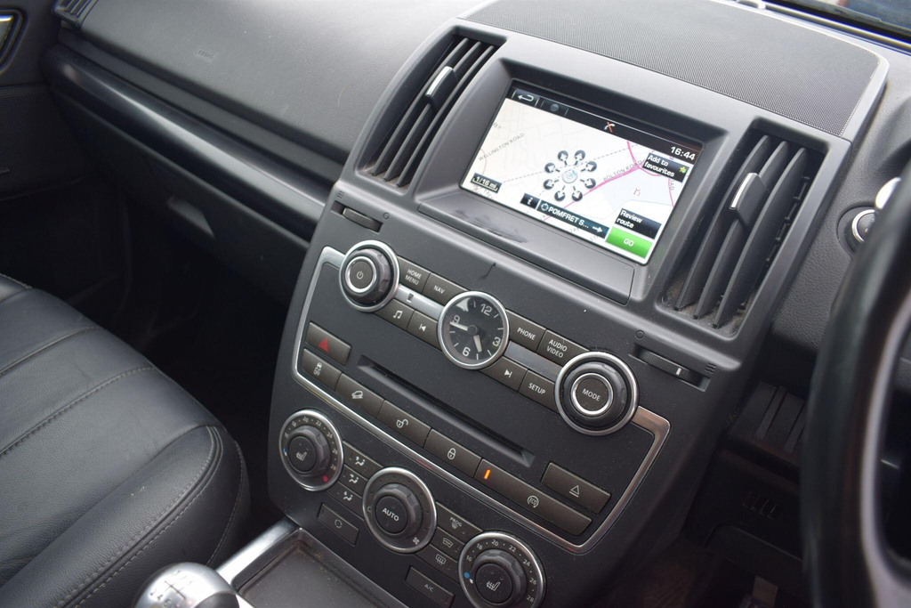 Land Rover Freelander 2 Suv White #4