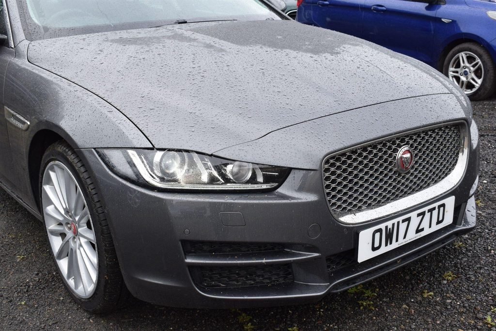 Jaguar XE 2L Portfolio White #17