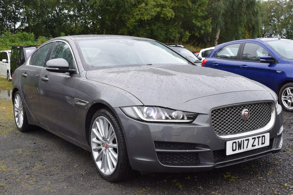 Jaguar XE 2L Portfolio White #10