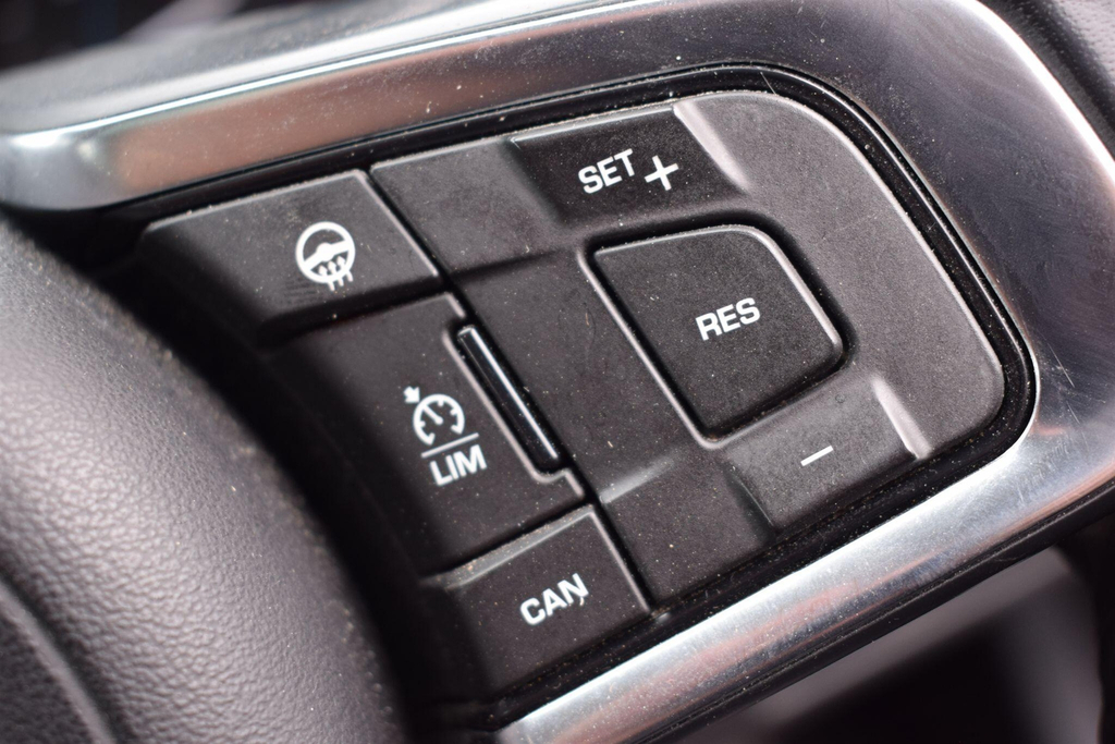 Jaguar XE 2L Portfolio White #39