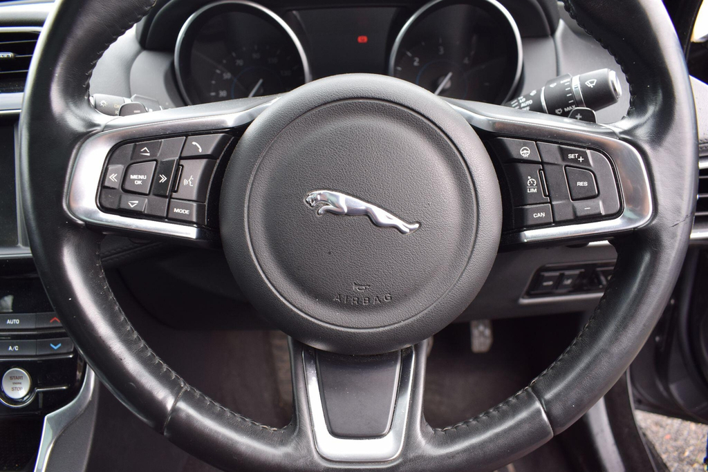 Jaguar XE 2L Portfolio White #40