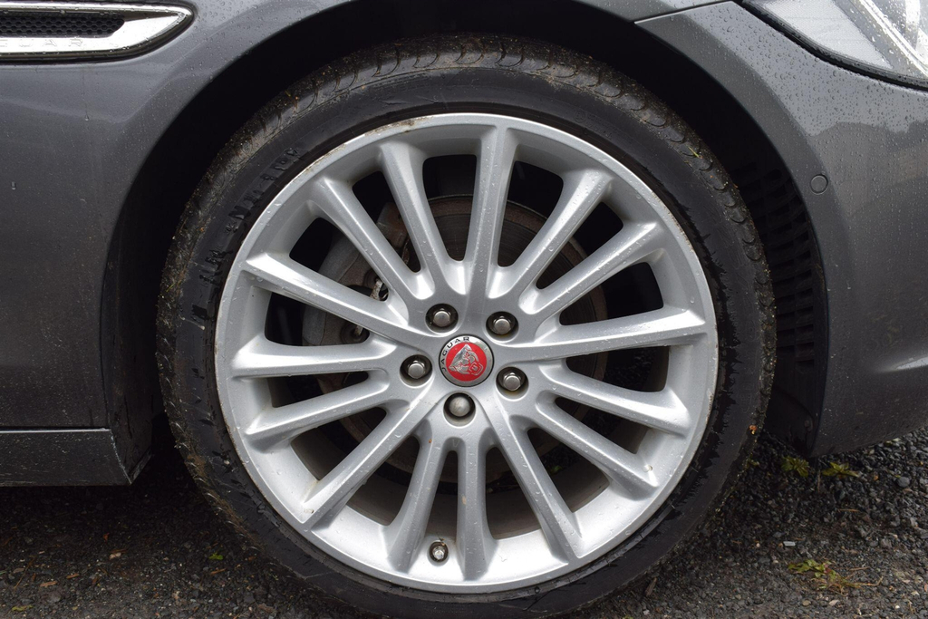 Jaguar XE 2L Portfolio White #11