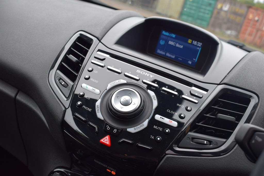 Ford Fiesta 1.0T Ecoboost Titanium Powershift Euro 6 Yellow #4