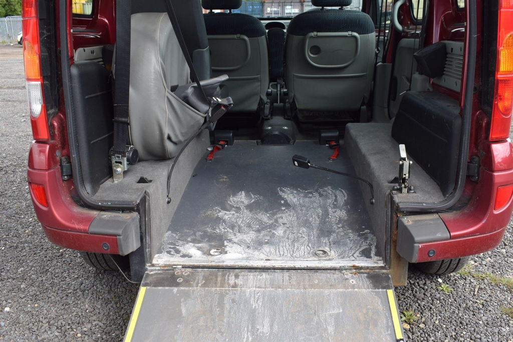 Renault Kangoo 1.6 16V Expression Red #4