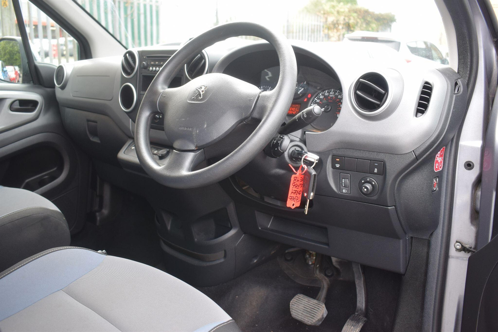 Peugeot Partner Tepee 1.6 Bluehdi Allure Etg Euro 6 Ss Grey #3