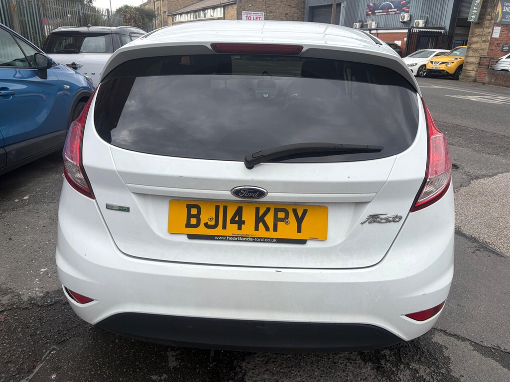 Ford Fiesta Hatchback White #5