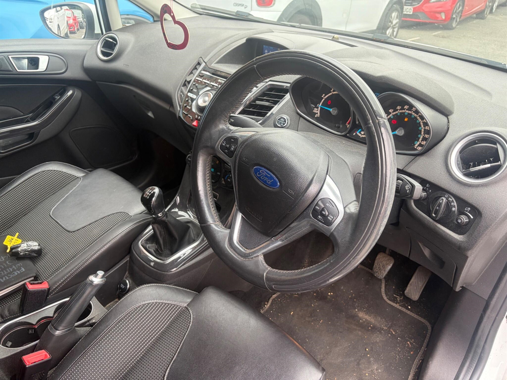 Ford Fiesta Hatchback White #3