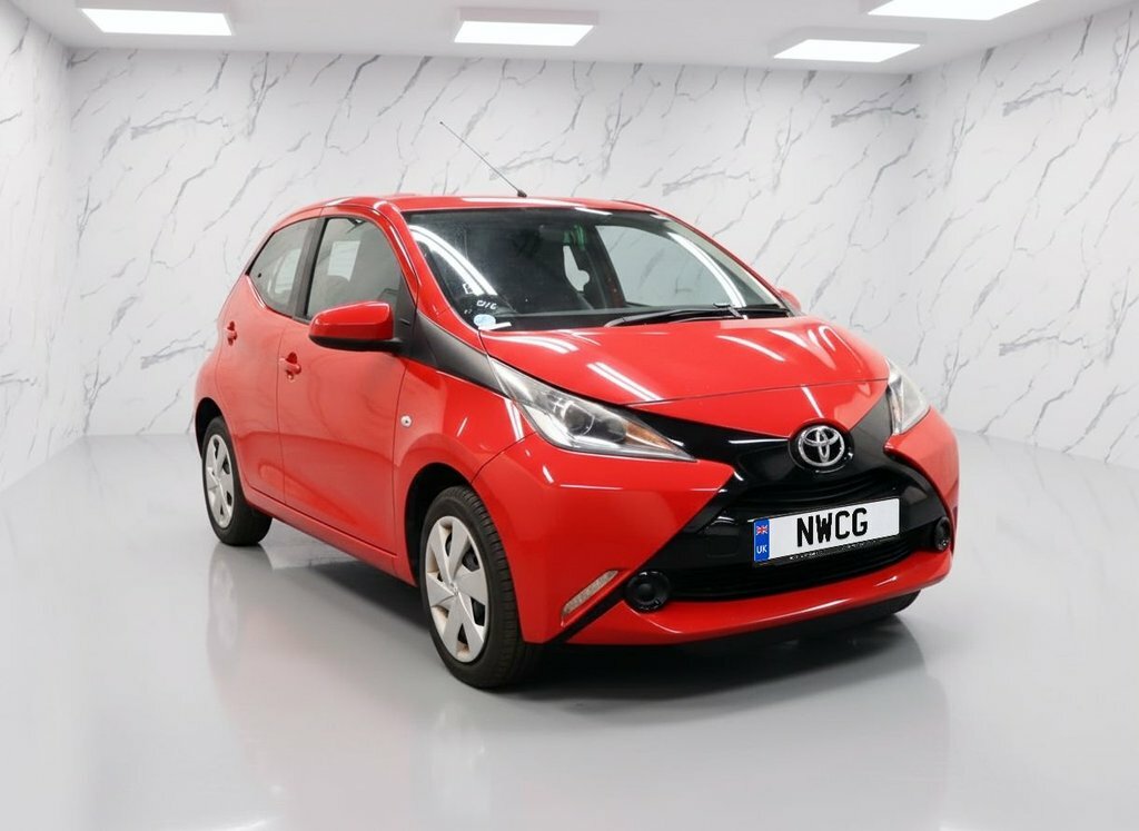 Toyota Aygo 1L X-play Red