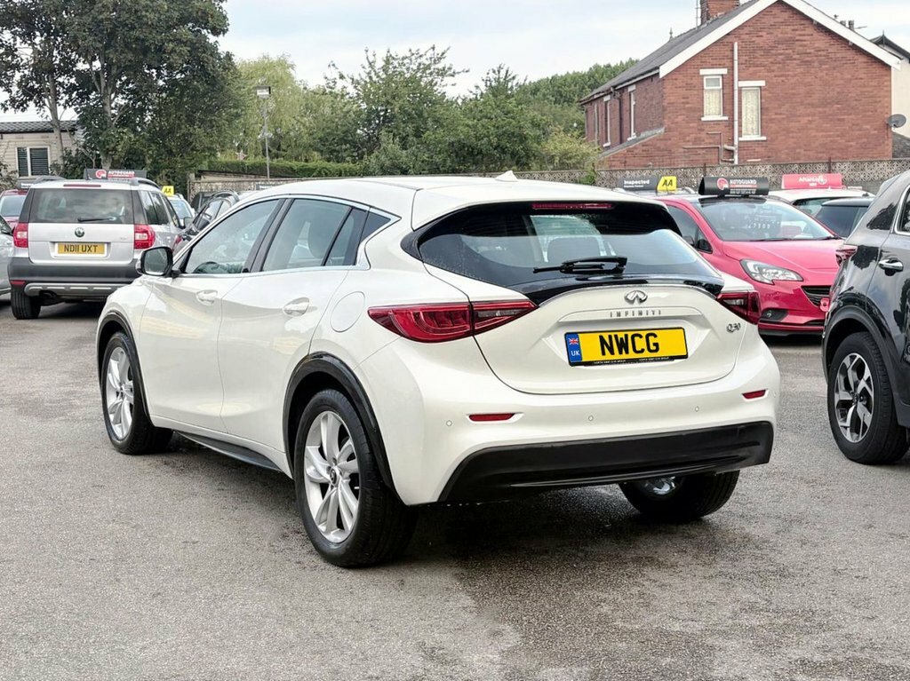 Infiniti Q30 1.5L Business Executive White #5