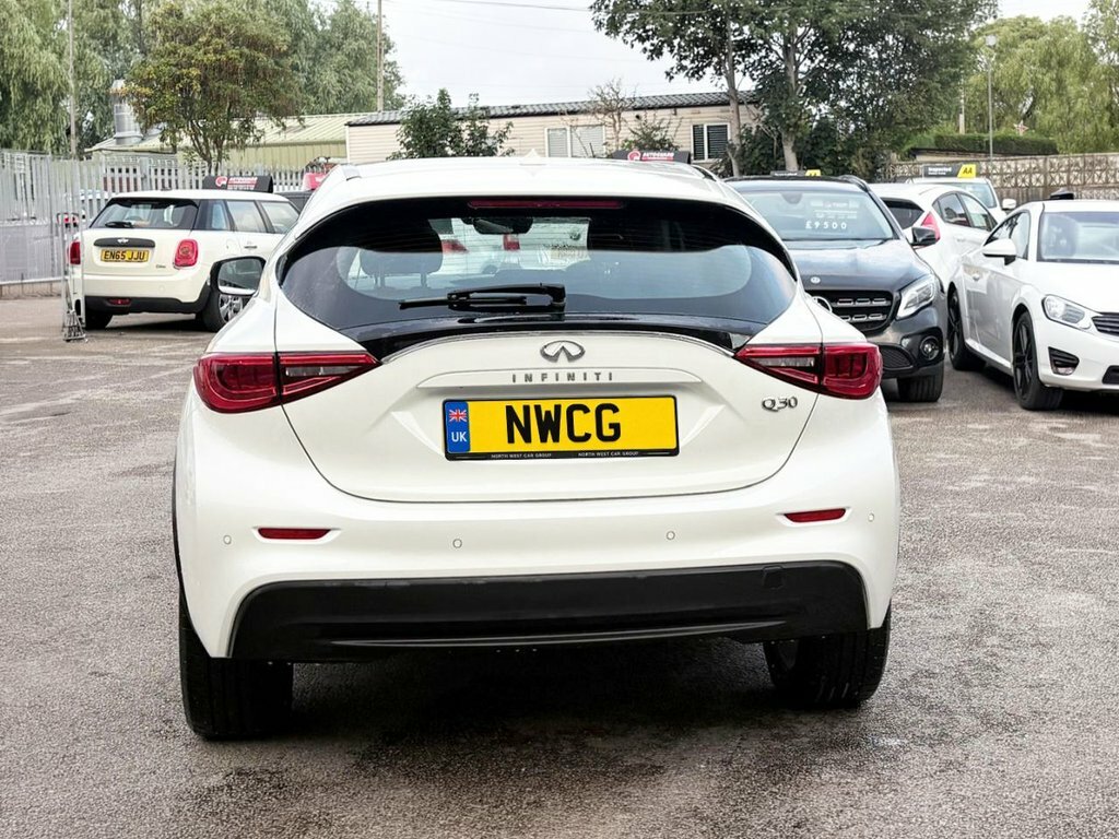 Infiniti Q30 1.5L Business Executive White #6