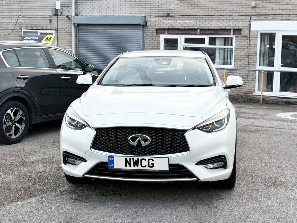 Infiniti Q30 1.5L Business Executive White #2
