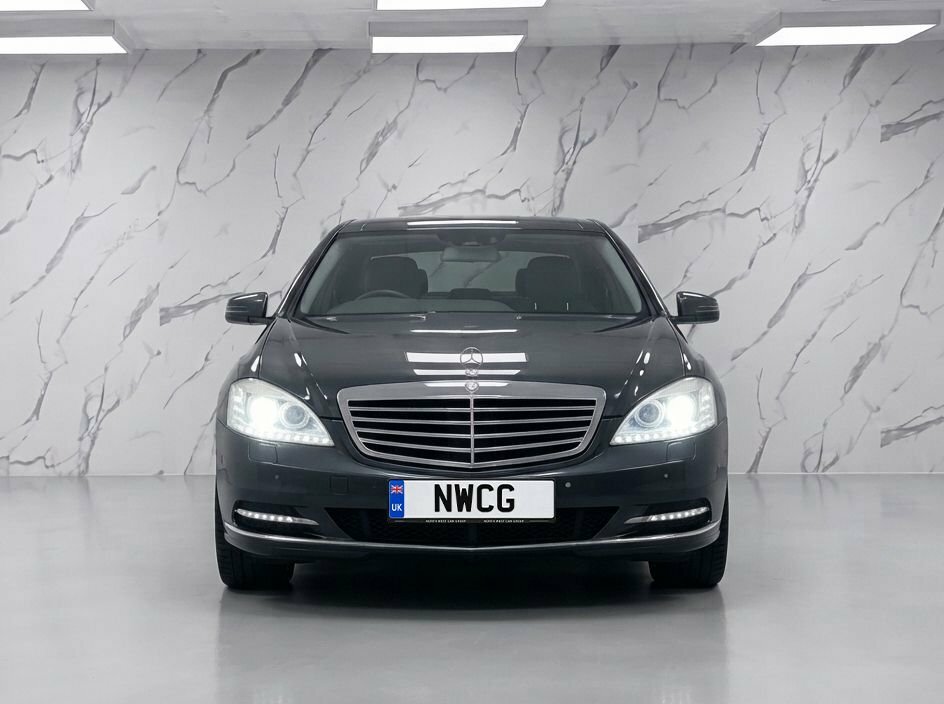 Mercedes-Benz S Class Saloon Black #2