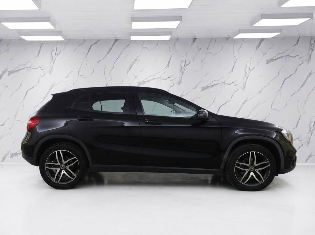 Mercedes-Benz GLA Class 1.6L Urban Edition Black #5