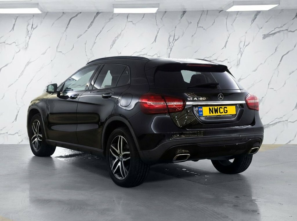 Mercedes-Benz GLA Class 1.6L Urban Edition Black #3