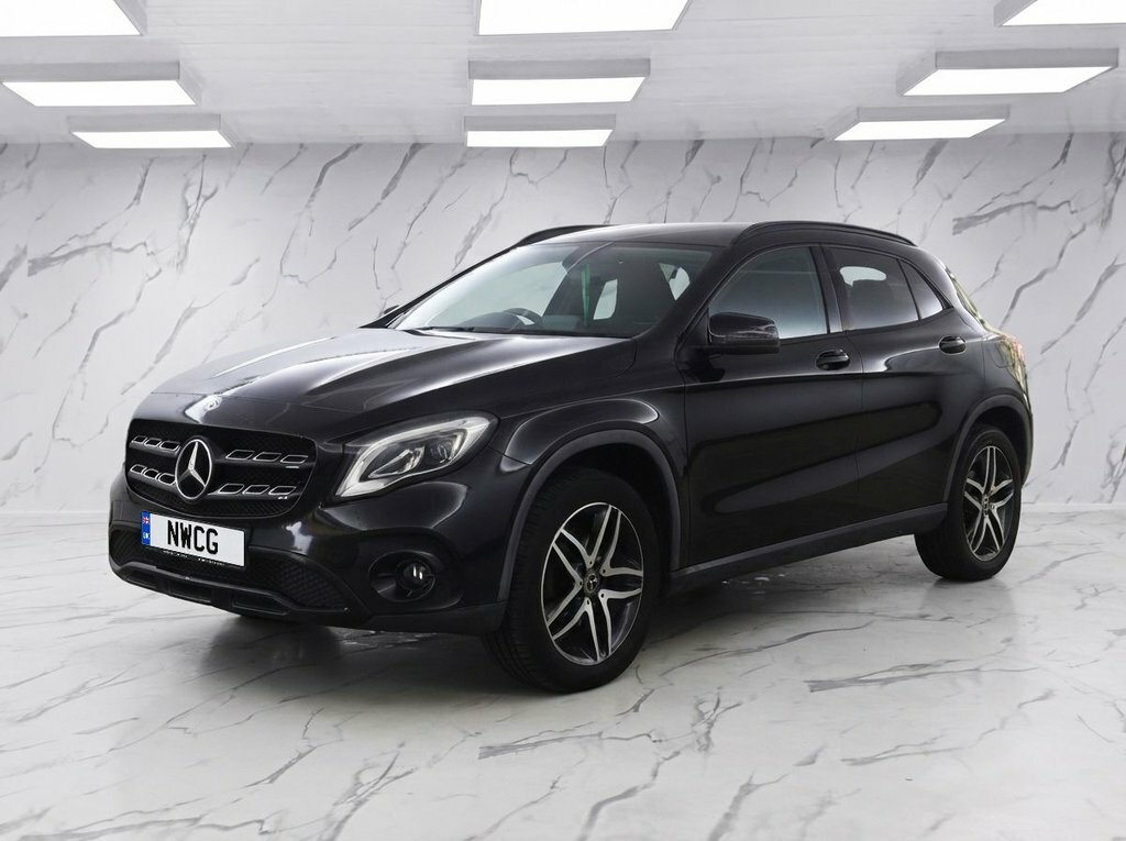 Mercedes-Benz GLA Class 1.6L Urban Edition Black #2