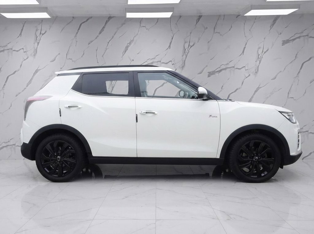 SsangYong Tivoli 1.5L Ultimate White #5