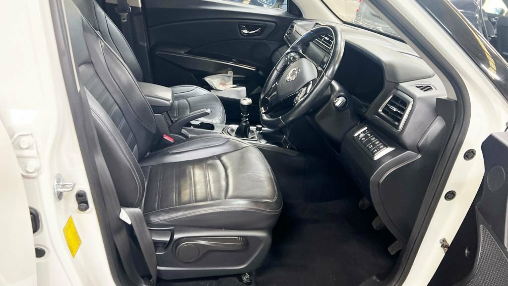SsangYong Tivoli Hatchback Red #9