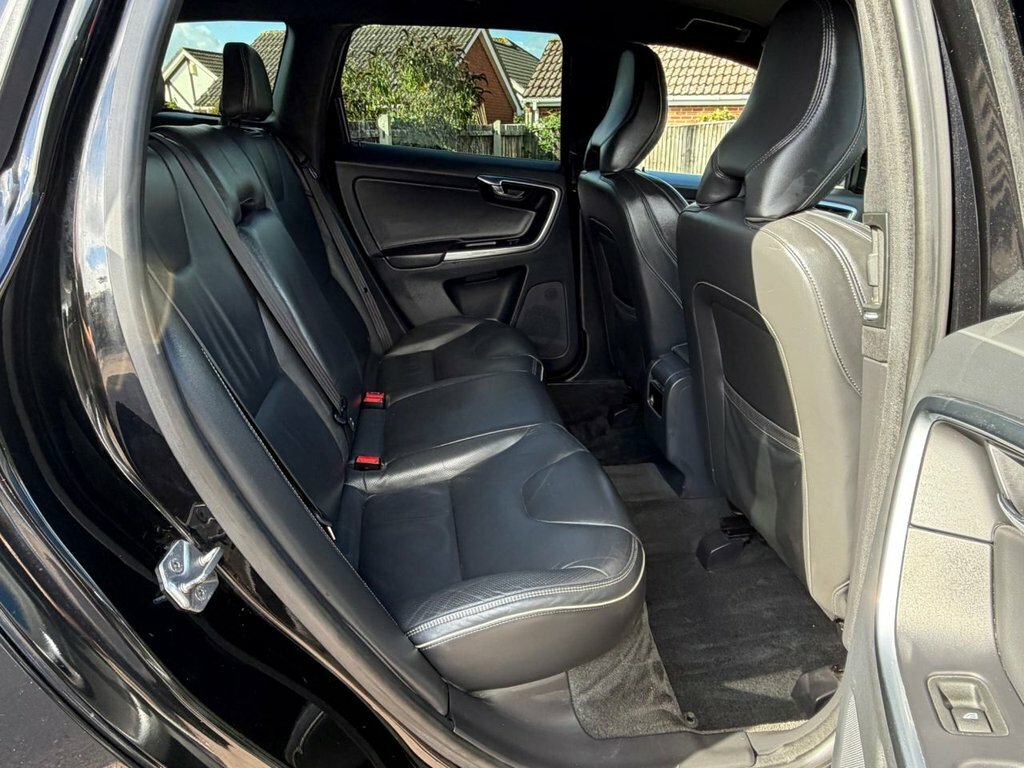 Volvo XC60 2L R-design Nav Black #3