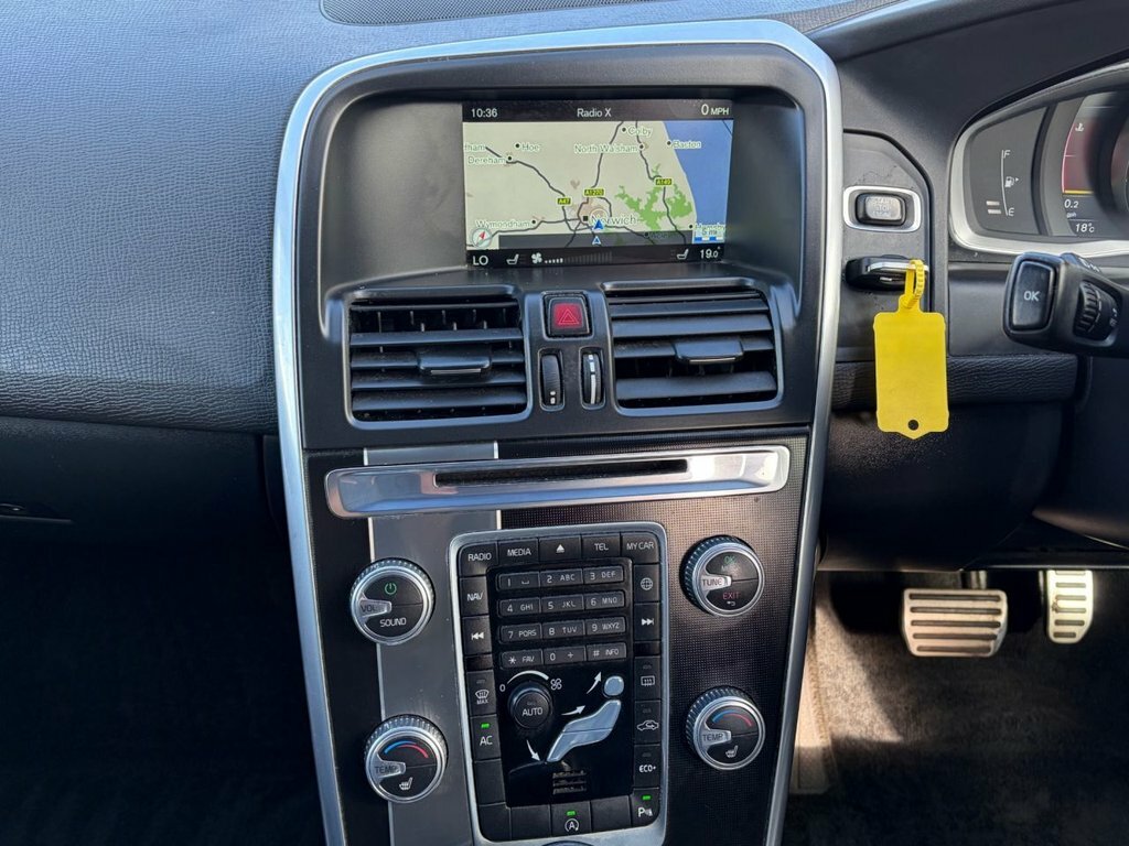 Volvo XC60 2L R-design Nav Black #4
