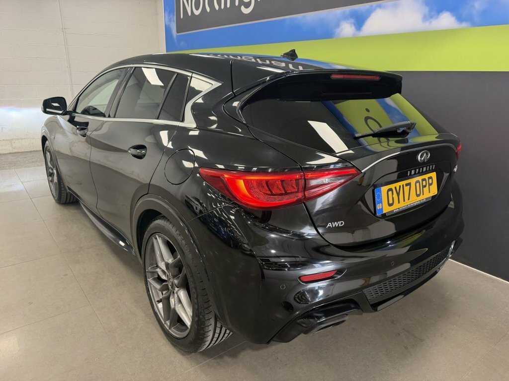 Infiniti Q30 2L Sport Black #6