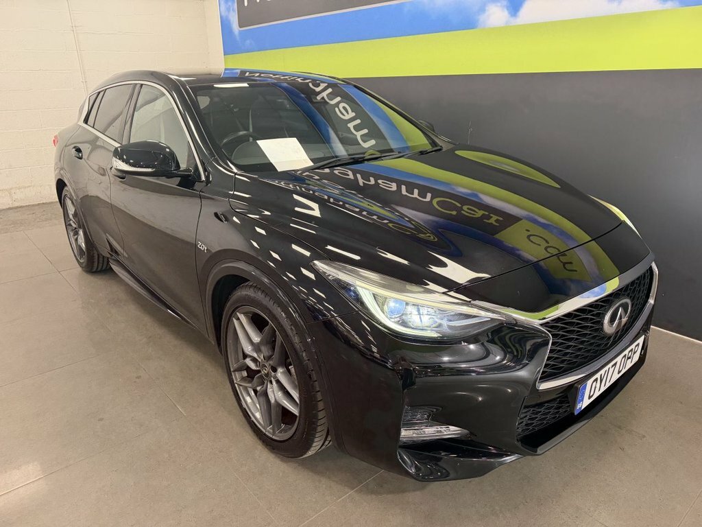 Infiniti Q30 2L Sport Black #2