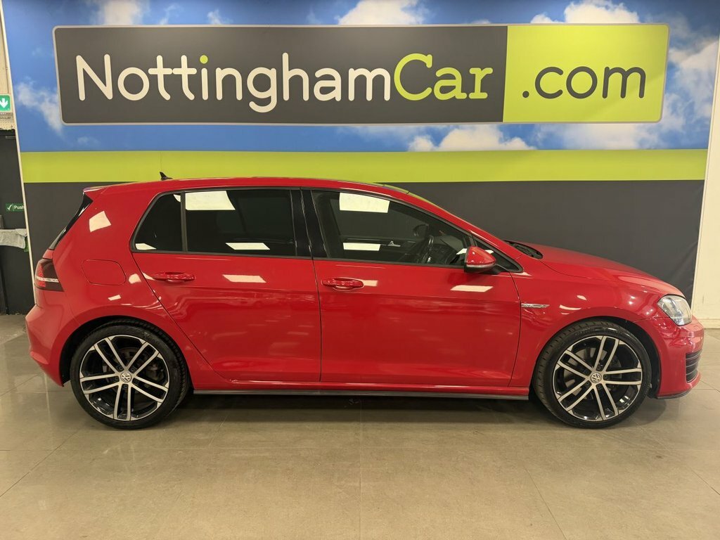 Volkswagen Golf 2L Gtd Red #4