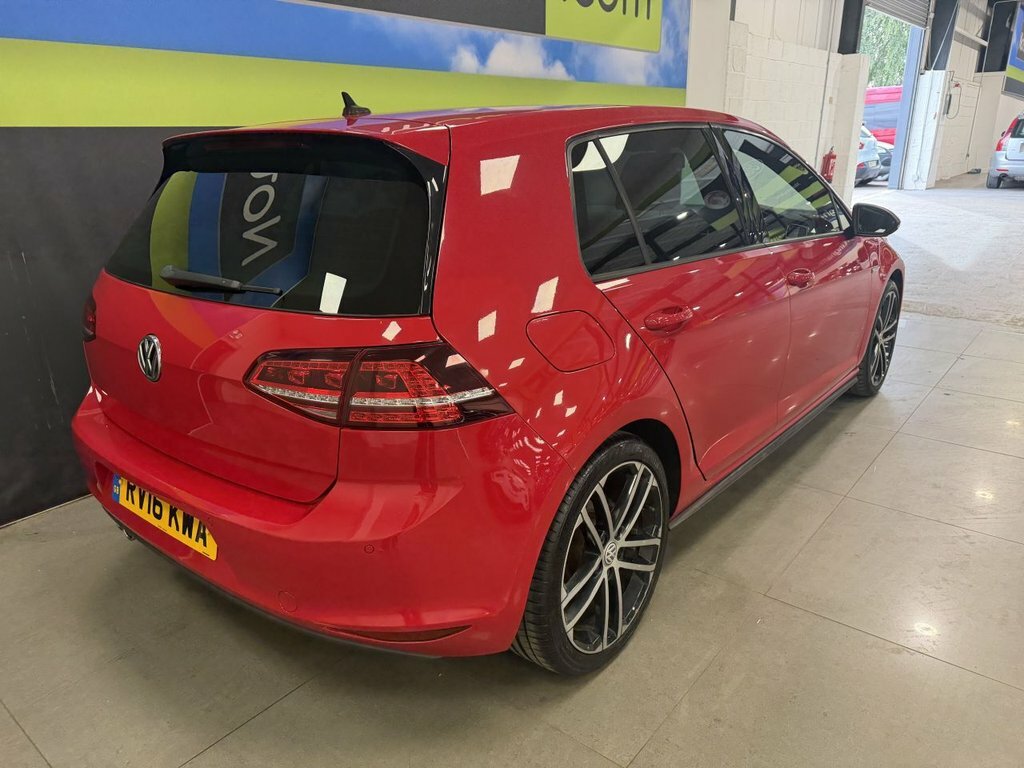 Volkswagen Golf 2L Gtd Red #5