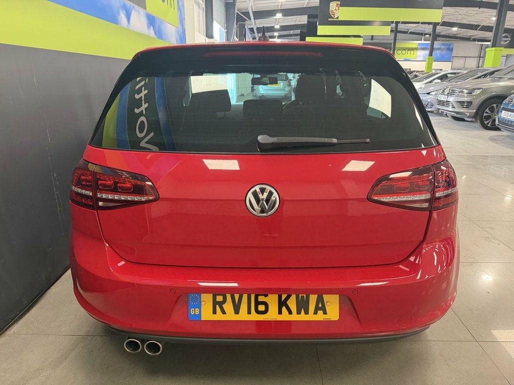 Volkswagen Golf 2L Gtd Red #6