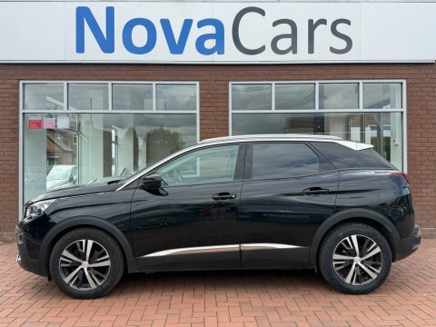Peugeot 3008 1.2 Puretech Allure Black #2