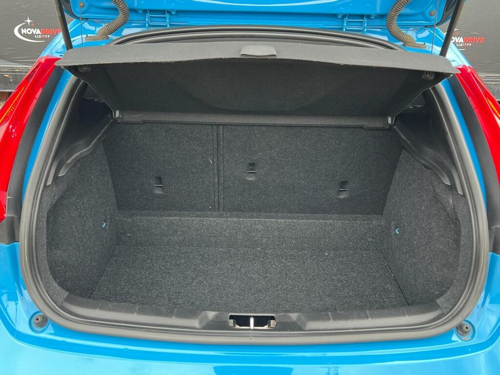 Volvo V40 D4 Se Lux Silver #60