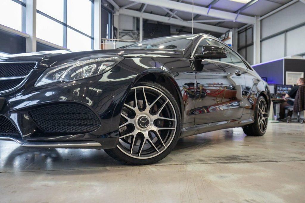 Mercedes-Benz E Class 3.5L Amg Line Black #3