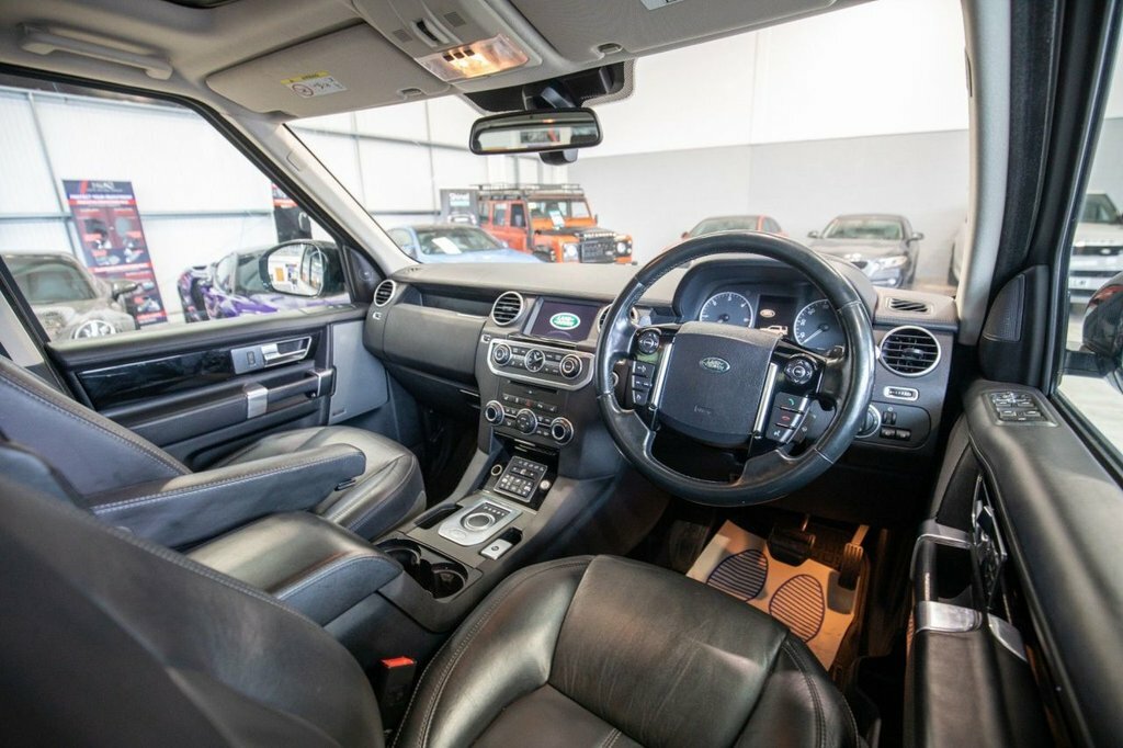 Land Rover Discovery 4 3L Landmark White #2
