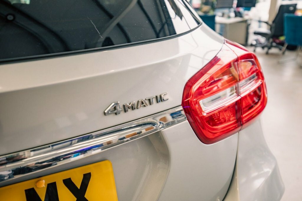 Mercedes-Benz GLA Class 2L Amg Line Silver #6