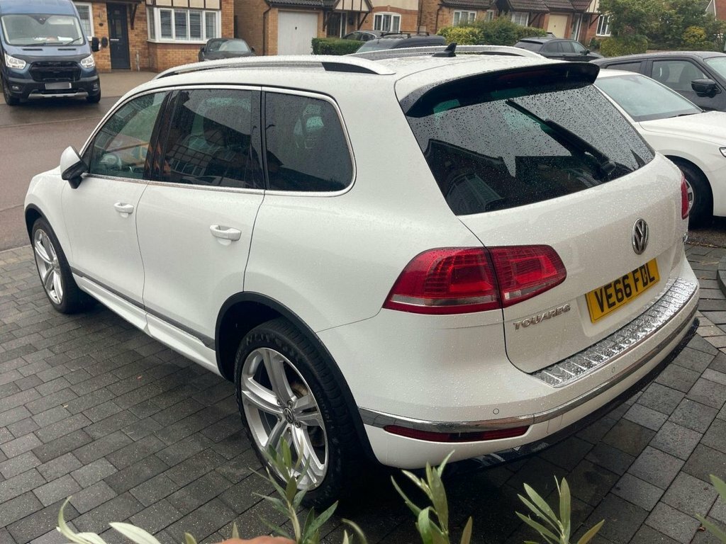 Volkswagen Touareg 3L R-line Plus White #4