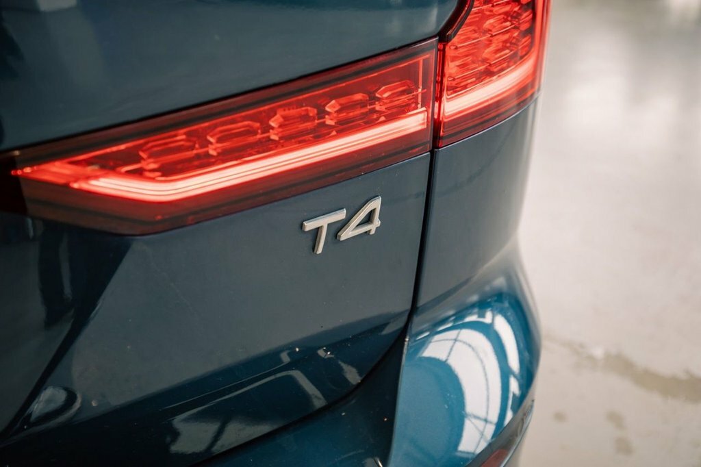 Volvo V60 2L Momentum Plus Blue #5