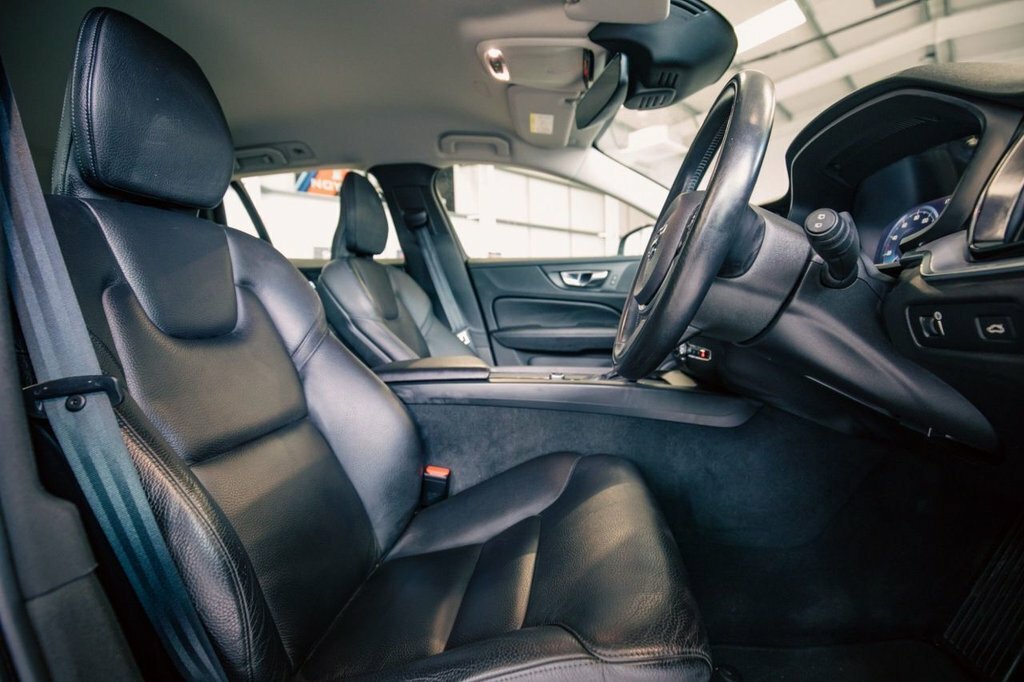 Volvo V60 2L Momentum Plus Blue #2