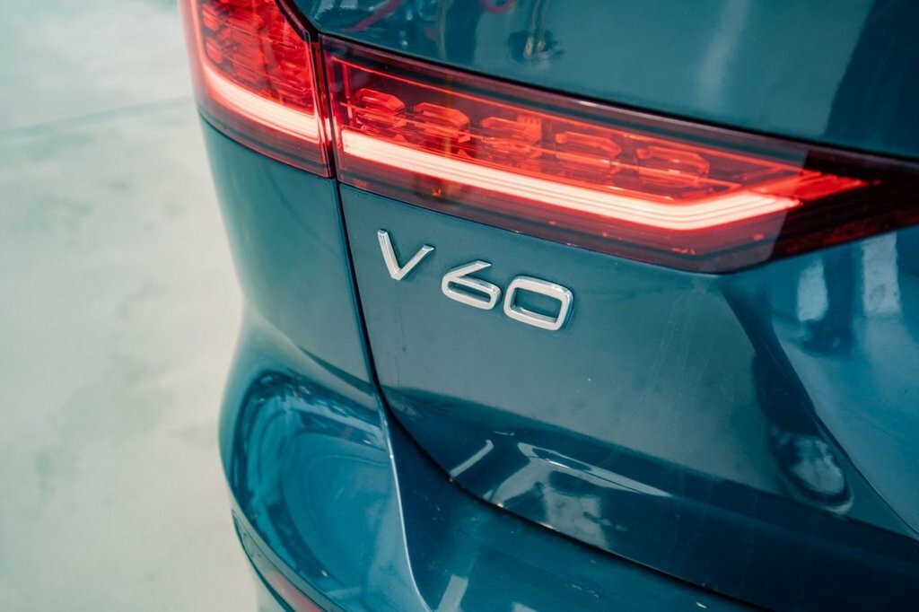 Volvo V60 2L Momentum Plus Blue #4