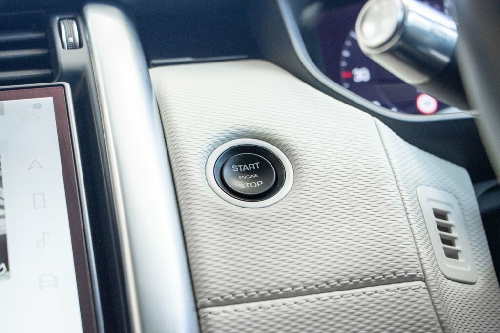 Land Rover Discovery R-dynamic S Brown #58