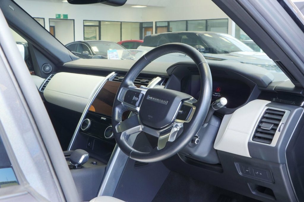 Land Rover Discovery R-dynamic S Brown #34