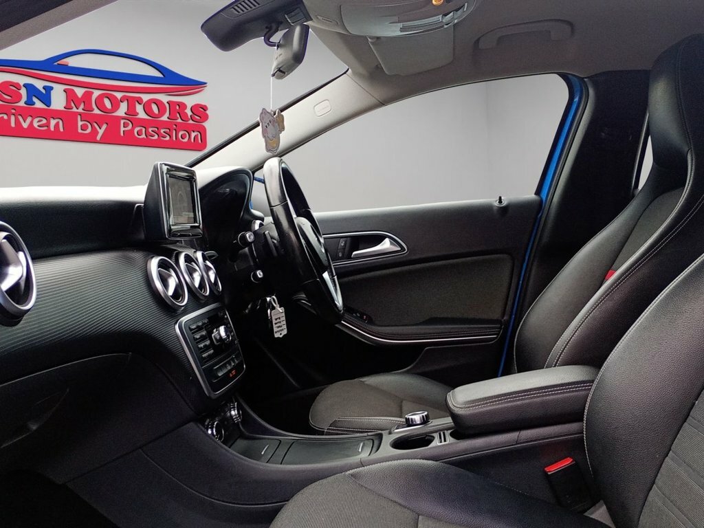 Mercedes-Benz A Class A180 Sport Map Pilot White #21