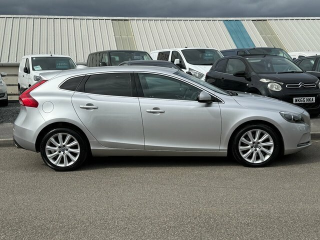 Volvo V40 D4 Se Lux Nav Silver #2