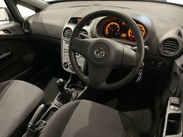 Vauxhall Corsa 1.4 16V Se Euro 5 White #9