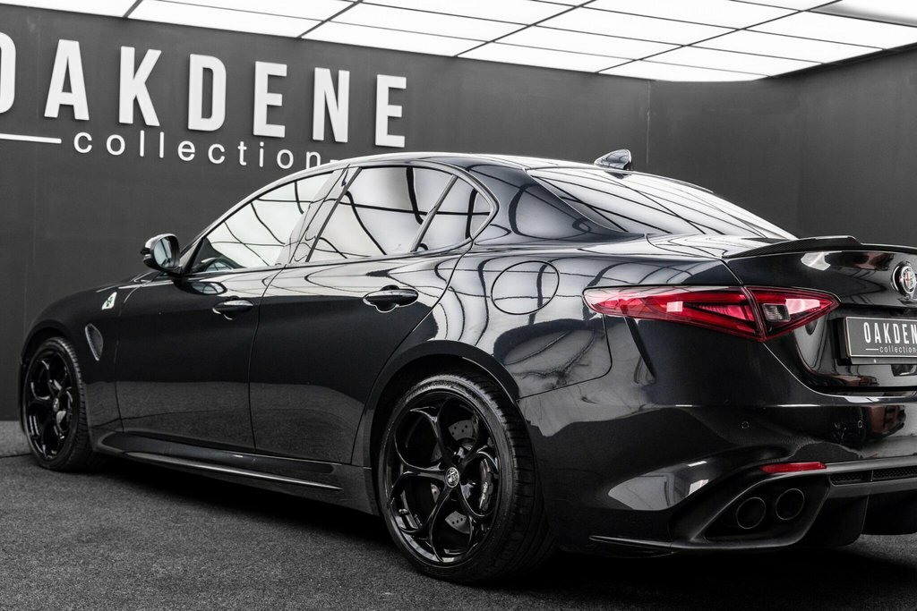 Alfa Romeo Giulia 2.2 Jtdm-2 180 Tecnica Red #24