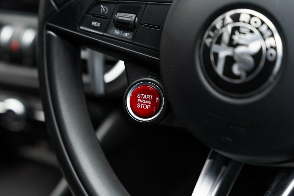 Alfa Romeo Giulia 2.2 Jtdm-2 180 Tecnica Red #10