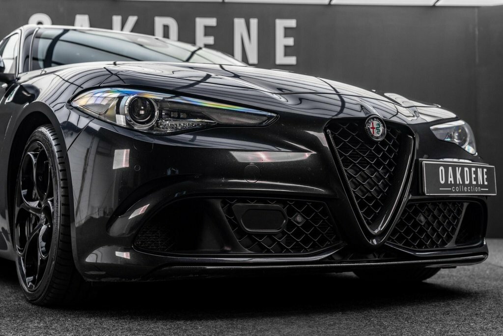 Alfa Romeo Giulia 2.2 Jtdm-2 180 Tecnica Red #40