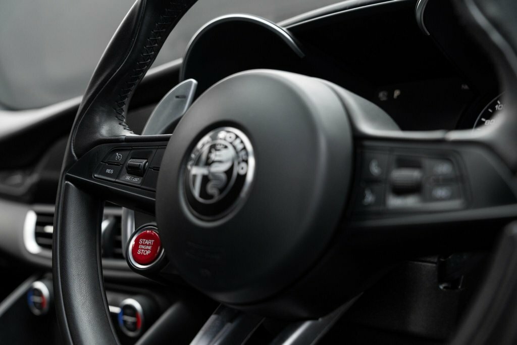 Alfa Romeo Giulia 2.2 Jtdm-2 180 Tecnica Red #17