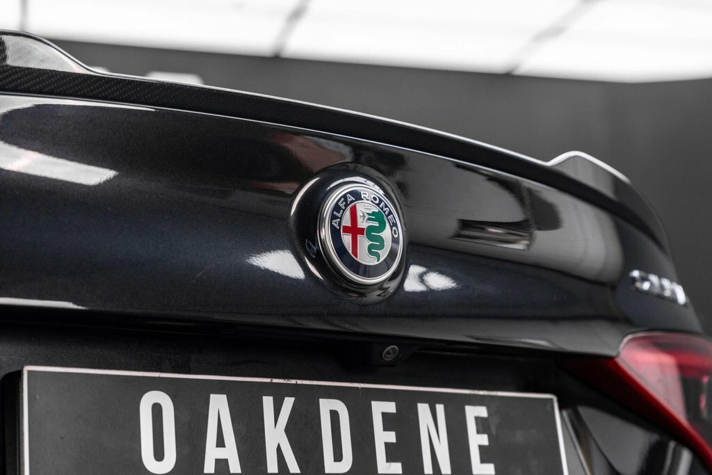 Alfa Romeo Giulia 2.2 Jtdm-2 180 Tecnica Red #44