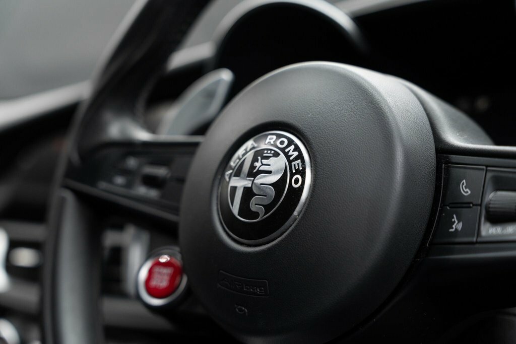 Alfa Romeo Giulia 2.2 Jtdm-2 180 Tecnica Red #37