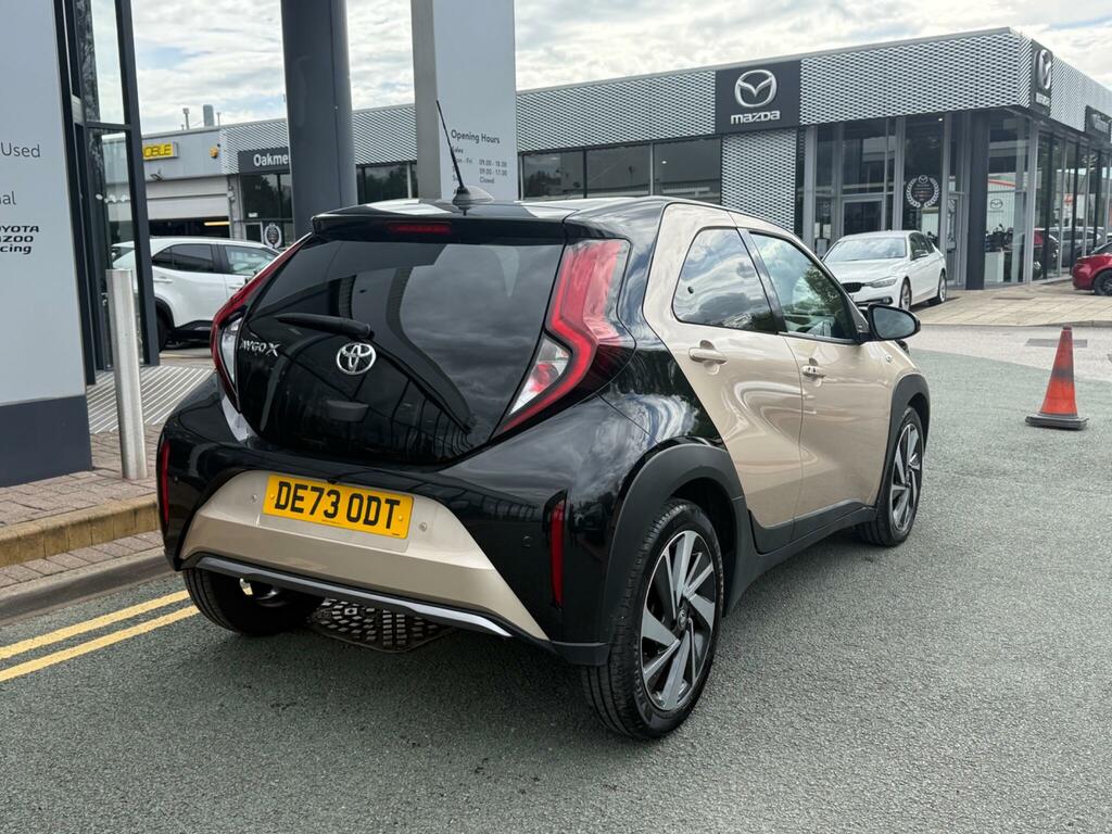 Toyota Aygo X 1.0 Vvt-i Exclusive Beige #3