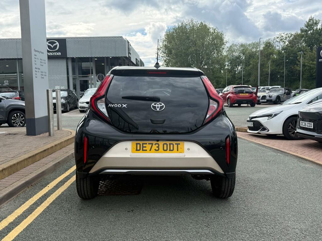 Toyota Aygo X 1.0 Vvt-i Exclusive Beige #4